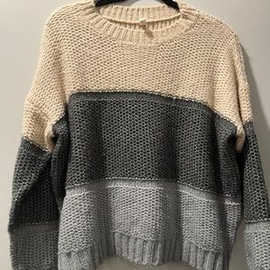 Vici- Crewneck Sweater